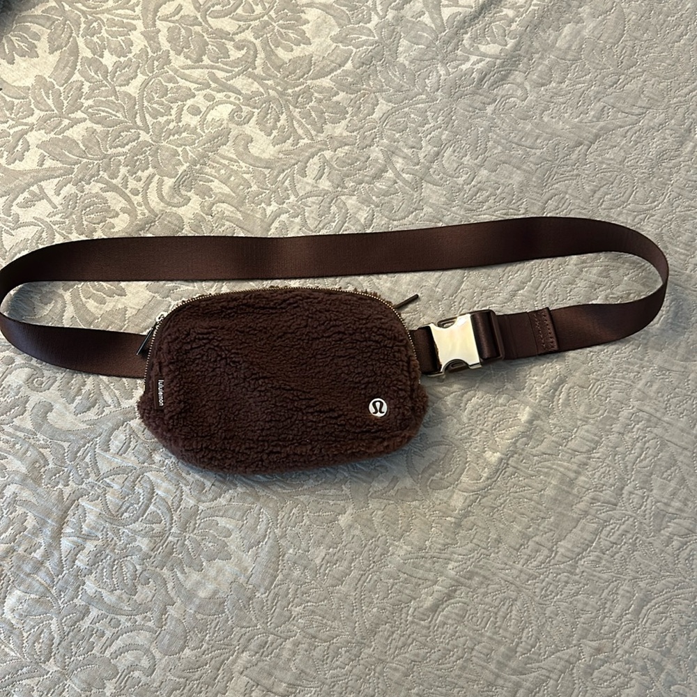 Lululemon Everywhere Crossbody Sherpa Fleece Belt Bag One Size Maroon